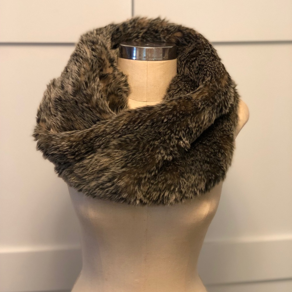 Faux fur infinity scarf ❄️